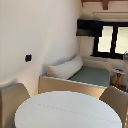 The Lakeside Loft * 메나지오
