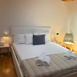 The Lakeside Loft Apartment