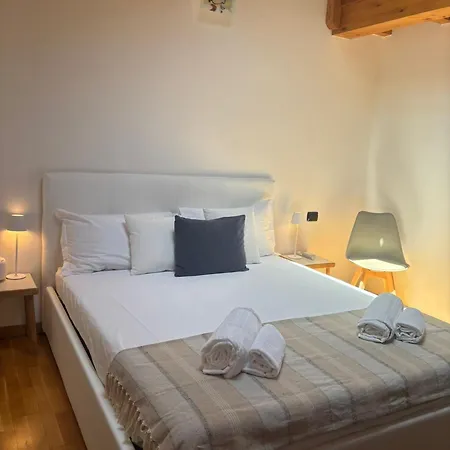The Lakeside Loft شقة